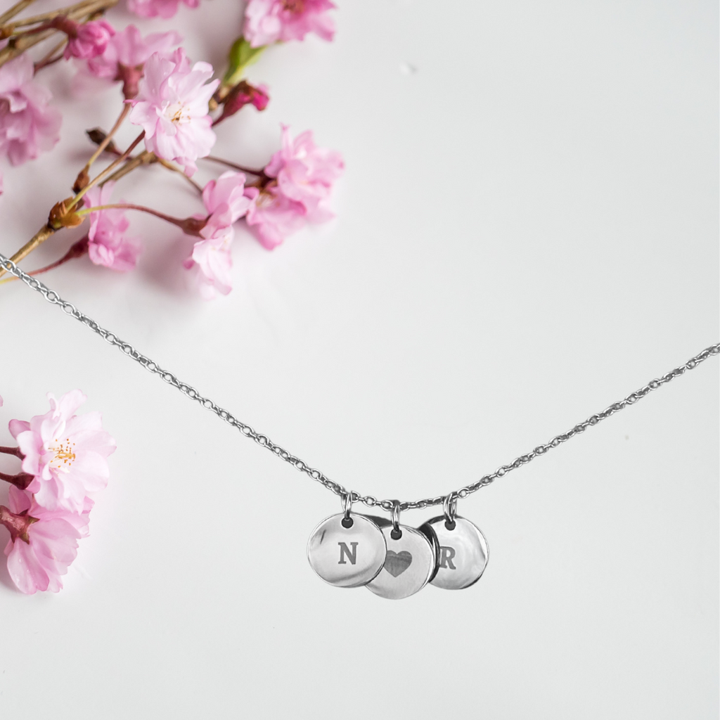 Charm disc necklace
